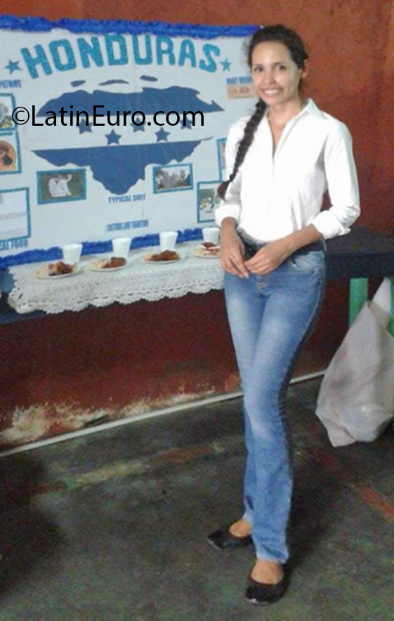 Date this beautiful Honduras girl Martinez from Tegucigalpa HN2165