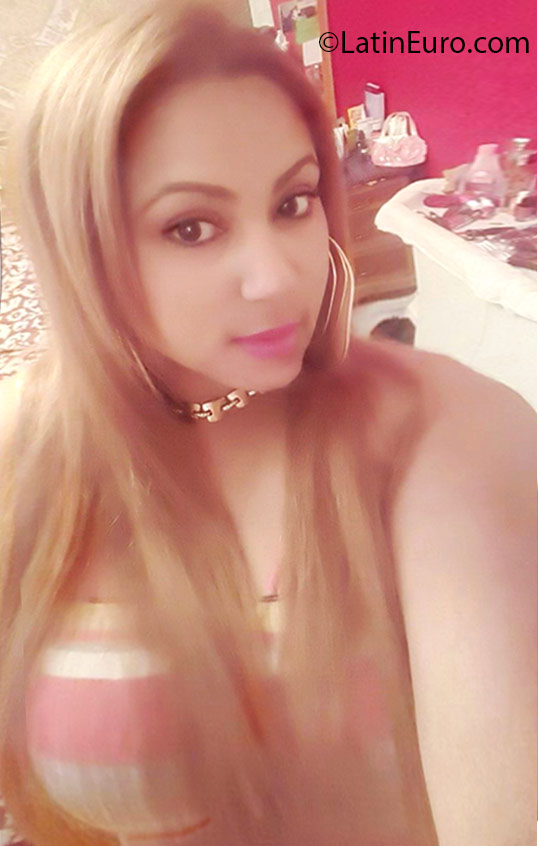 Date this cute Spain girl Aracelis from Barcelona ES342