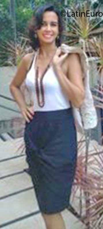 Date this hard body Brazil girl Julia from Recife BR9664