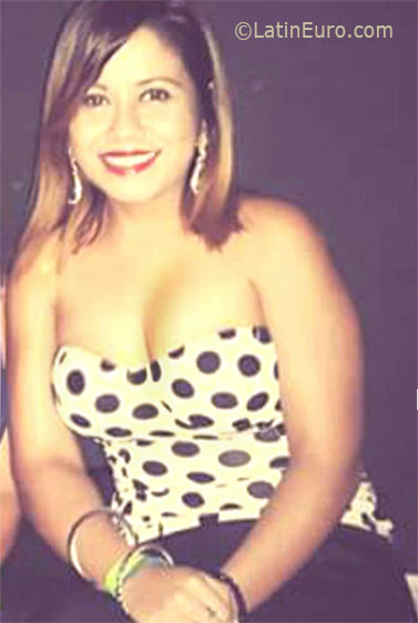 Date this fun Honduras girl Jasmin from La Jutosa HN2204