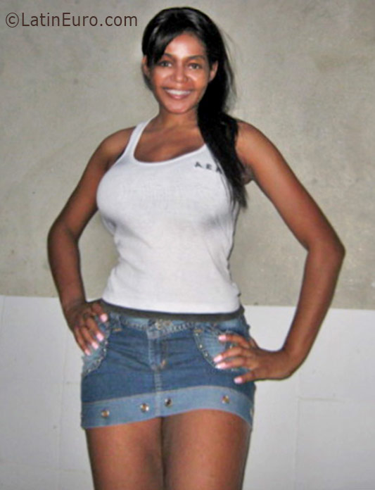 Date this nice looking Colombia girl Jeycy from Cali CO30322