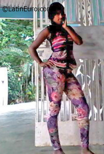 Date this pretty Panama girl Emelis from Panama City PA1008