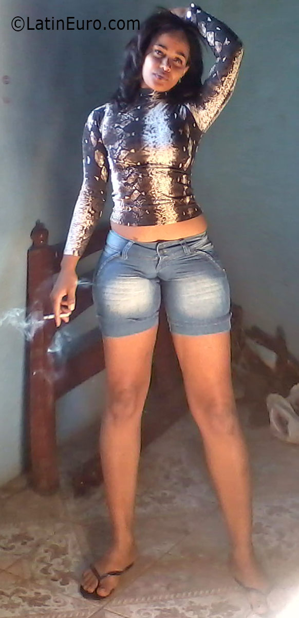Date this hard body Brazil girl Marcia from Salvador BR9699
