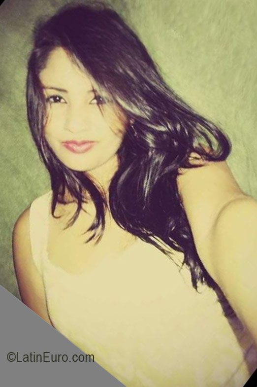 Date this nice looking Honduras girl Claudia from San Pedro Sula HN2248