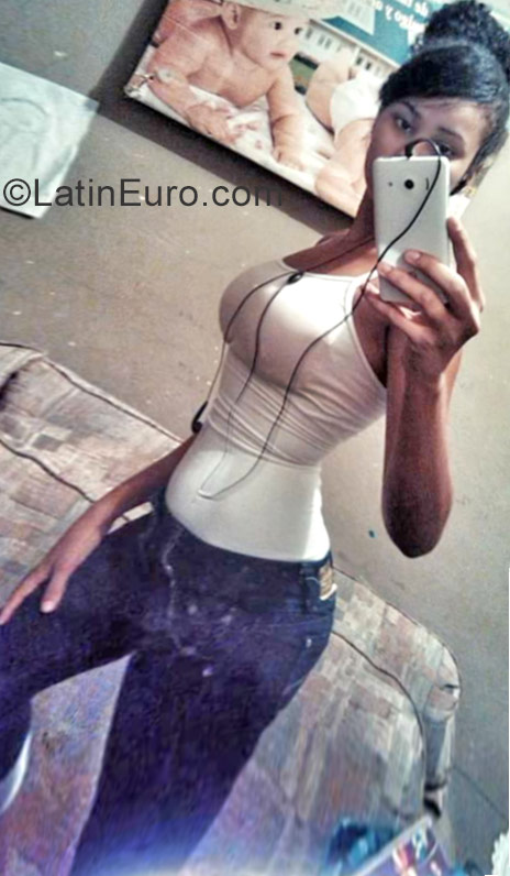 Date this attractive Honduras girl Maria from La Ceiba HN2274