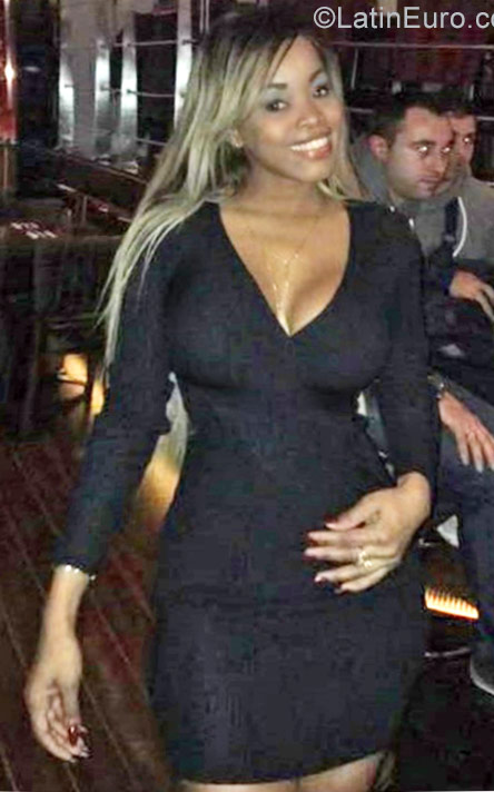 Date this foxy Spain girl Margot from Barcelona ES353