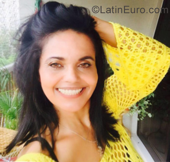 Date this happy Brazil girl Barbara from Salvador BR9914