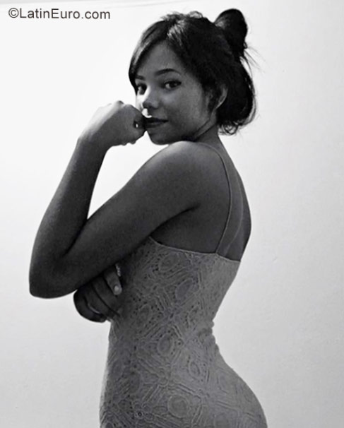 Date this happy Brazil girl Bruna from Recife BR9953