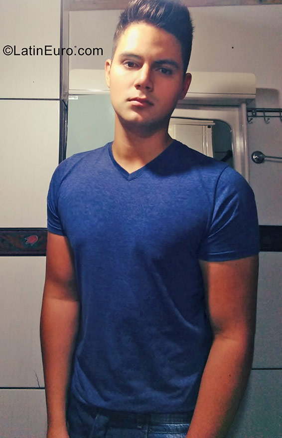 Date this young Brazil man Guilherme from Novo Hamburgo BR9974