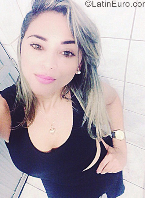 Date this attractive Brazil girl Vagi from Fortaleza BR9975