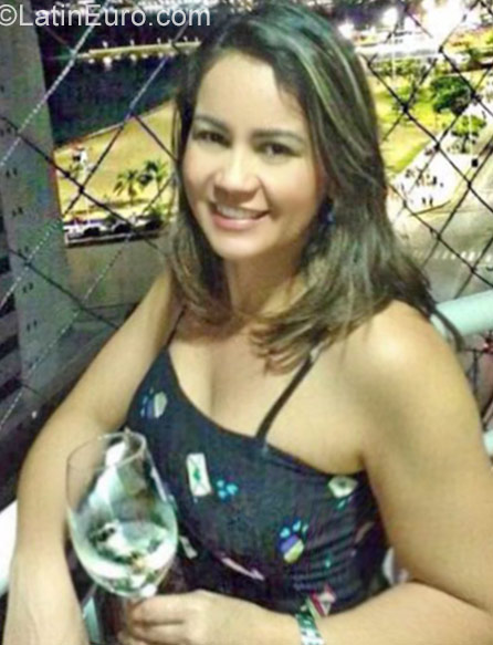 Date this sultry Brazil girl Lucvania from Fortaleza BR10086