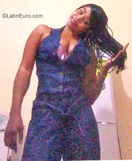 Date this voluptuous Jamaica girl Sandra from Montego Bay JM2476
