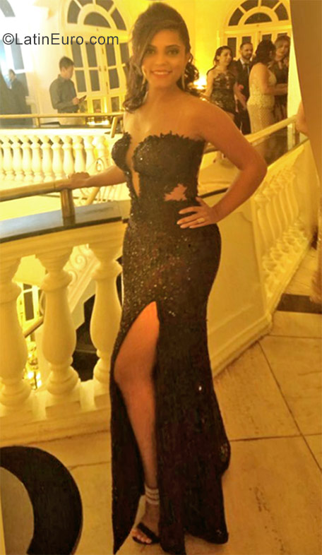 Date this voluptuous Brazil girl Erica from Belo Horizonte BR10161