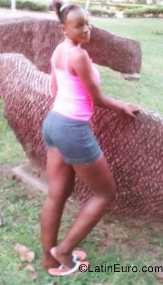 Date this nice looking Jamaica girl Serena from Kingston JM2481