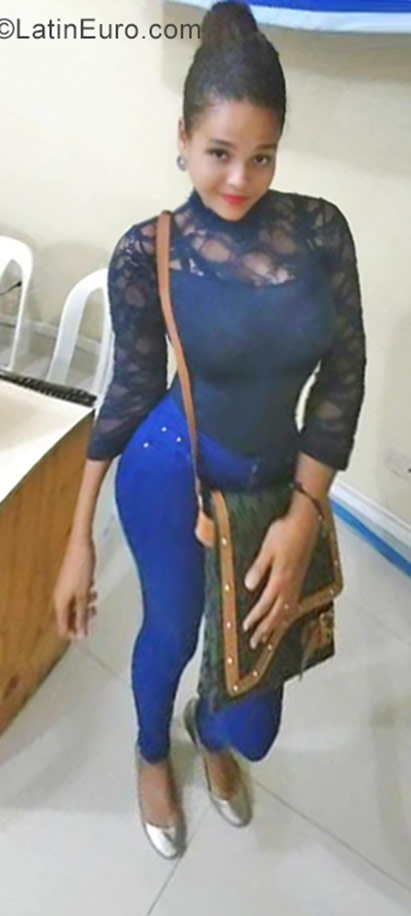 Date this gorgeous Dominican Republic girl Karyna from San Cristobal DO29791