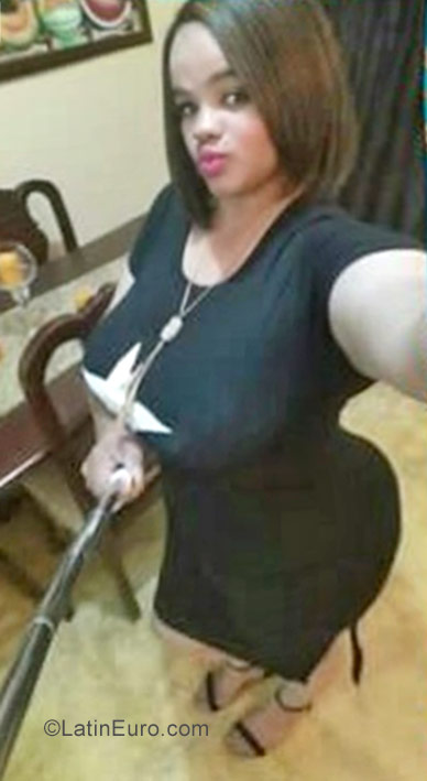 Date this nice looking Dominican Republic girl Samantha from Santo Domingo DO56799