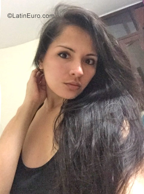 Date this cute Peru girl Yessenia from Lima PE1474