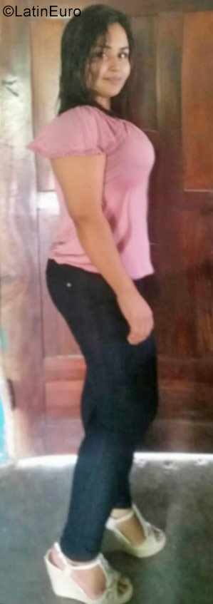 Date this hot Honduras girl Gisel from El Negrito HN2360