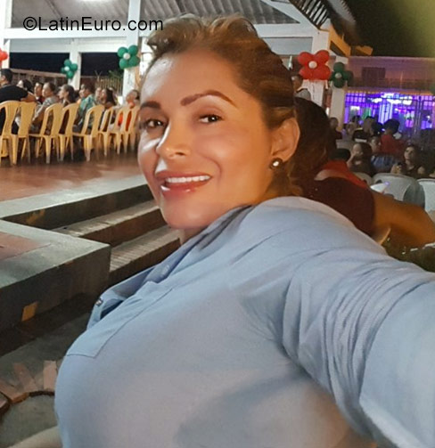 Date this foxy Colombia girl Edri from Cucuta CO22434