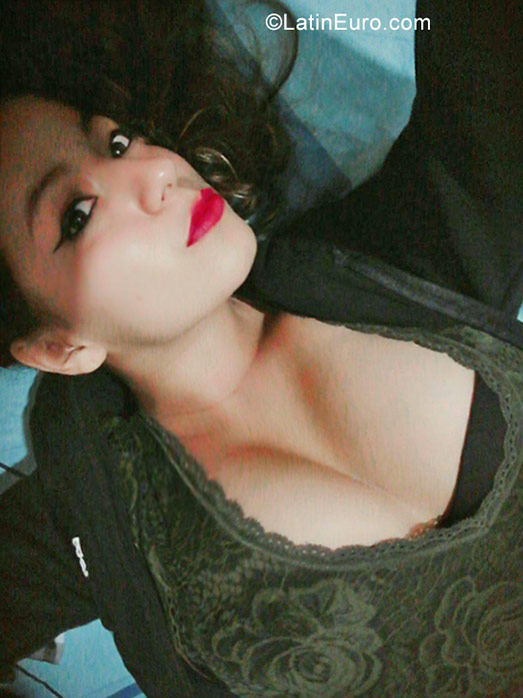 Date this attractive Peru girl Fer from Lima PE1161