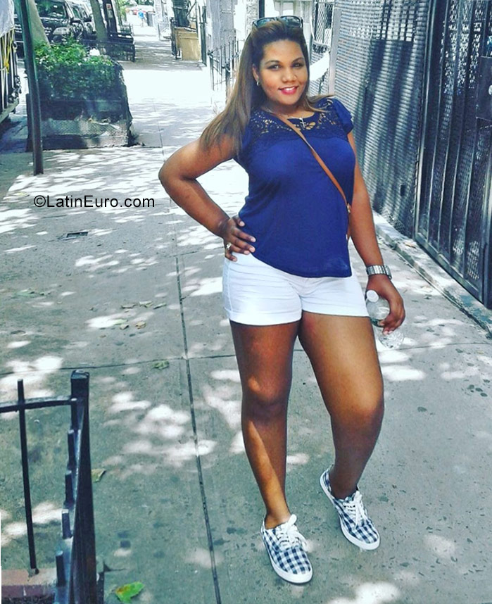 Date this sensual Dominican Republic girl Ruth from San cristobal DO30748