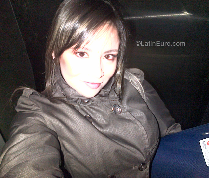 Date this hard body Colombia girl Samara from Santa Marta CO22891