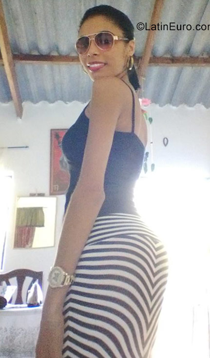 Date this pretty Colombia girl Vanessa from Santa Marta CO22896