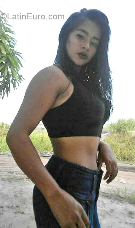 Date this hard body Peru girl Elvia from Lima PE1184