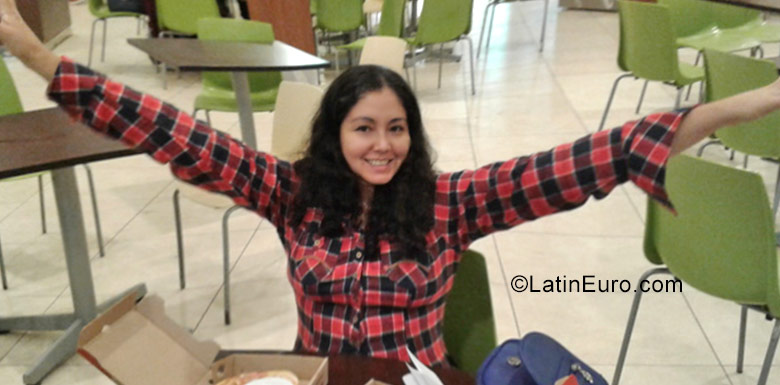 Date this young Peru girl Blanca from Trujillo PE1203