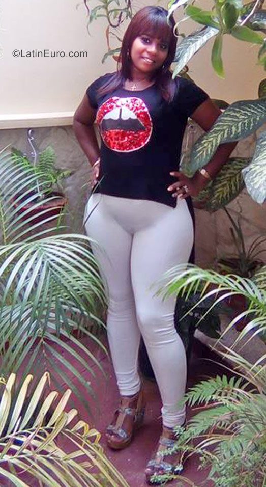 Date this sensual Cuba girl Yimery from Havana CU205