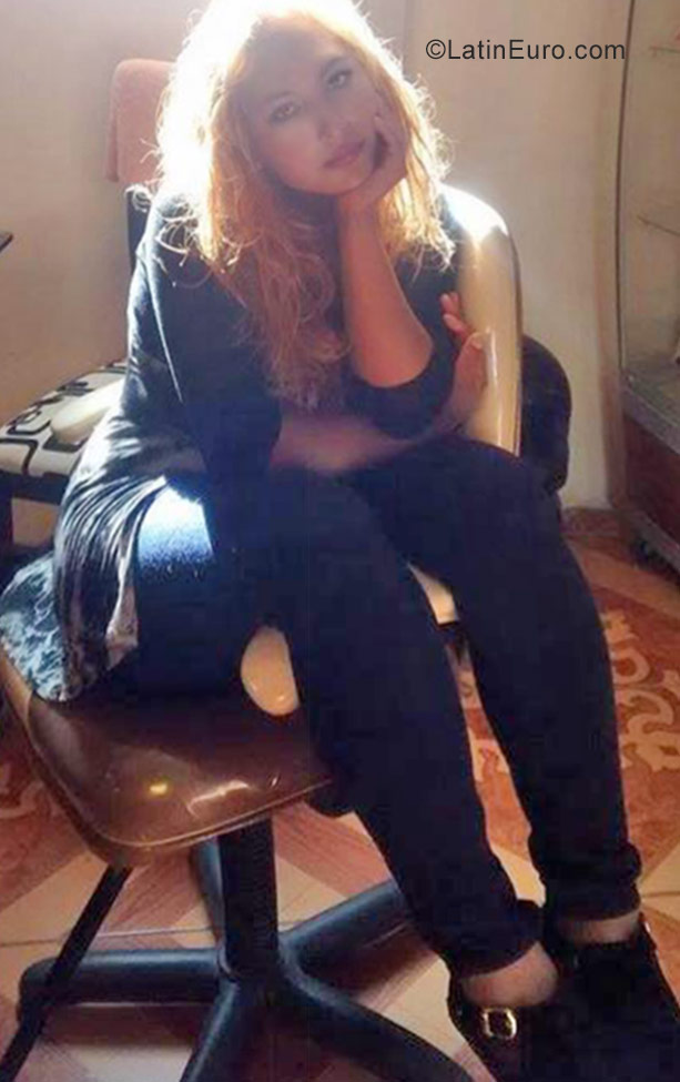 Date this charming Peru girl Yesenia from Huancayo PE1207