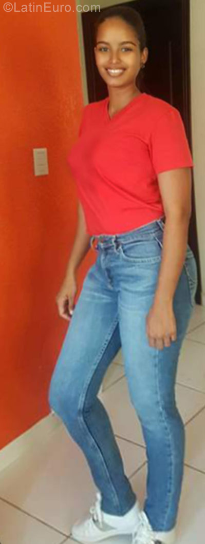 Date this beautiful Honduras girl Susi from La Ceiba HN2426