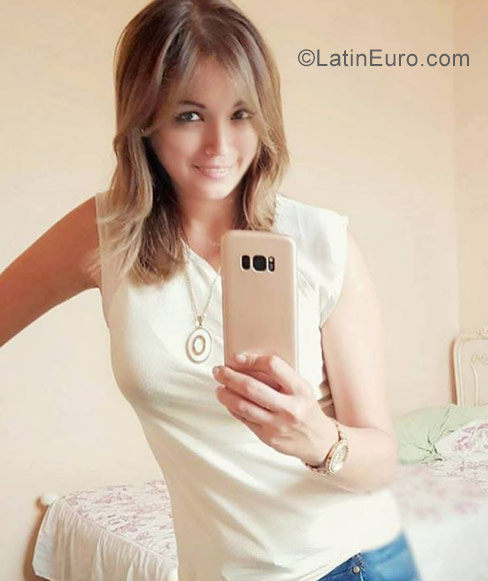 Date this tall Peru girl Nelly from Piura PE1278
