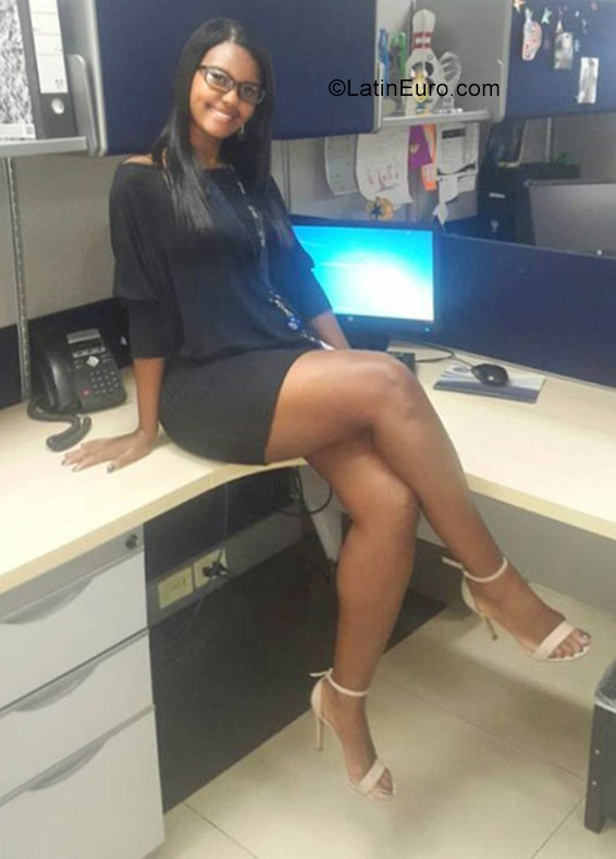 Date this voluptuous Colombia girl Sharira from Colombia CO33846