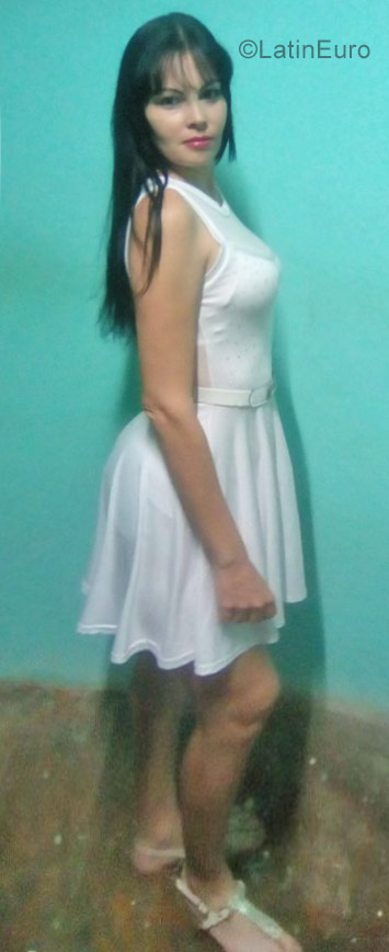 Date this voluptuous Cuba girl Rosabel from Holguin CU237