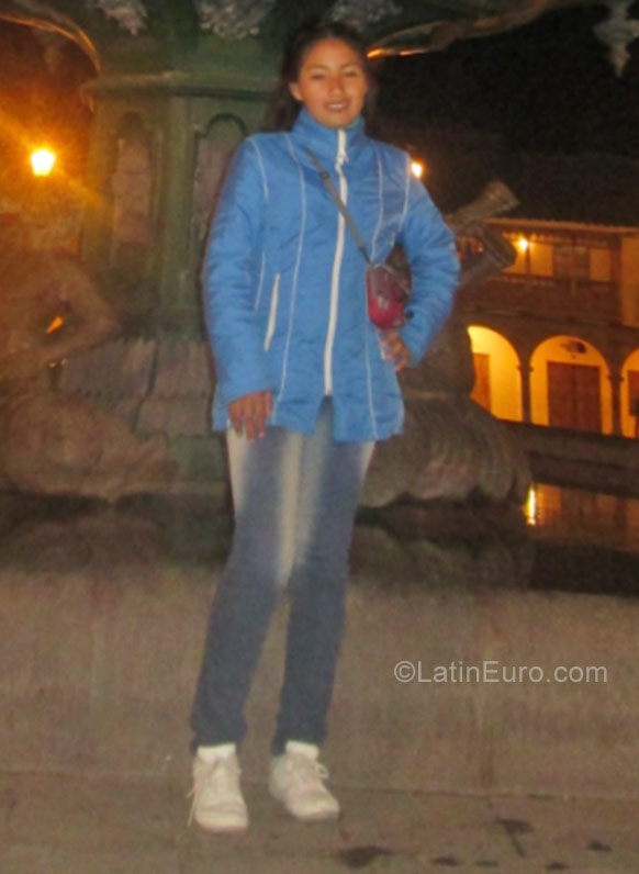 Date this delightful Peru girl Reyna from Araquipa PE1235