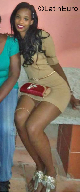 Date this pretty Cuba girl Daya from Havana CU268
