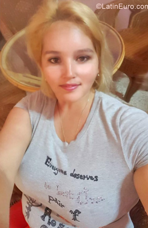 Date this sensual Cuba girl Leidyse from Havana CU286