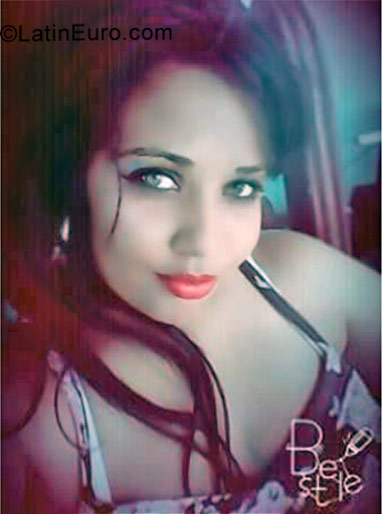 Date this sultry Cuba girl Cubanita from Camaguey CU293