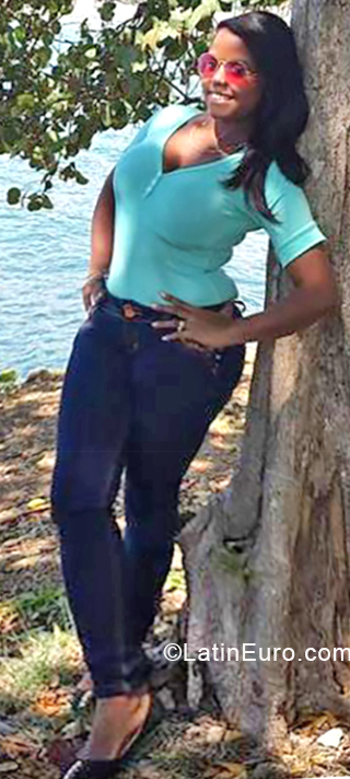 Date this gorgeous Dominican Republic girl Dariania from San Pedro de Macoris DO34466