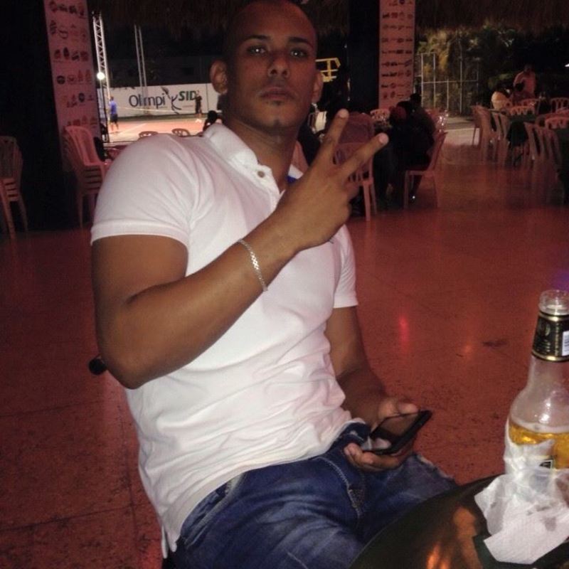 Date this tall Dominican Republic man Emilio from Santo Domingo Este DO33326
