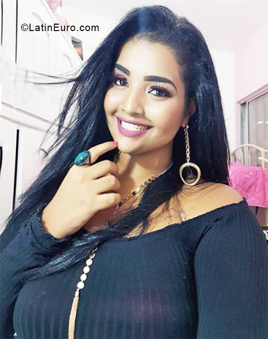 Date this nice looking Brazil girl Cibele from Recife BR10740