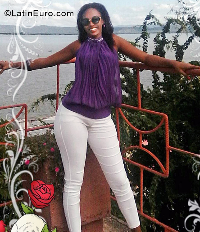 Date this athletic Cuba girl Adriana from Guantanamo CU448