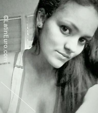 Date this fun Cuba girl Jan from Santa Clara CU497