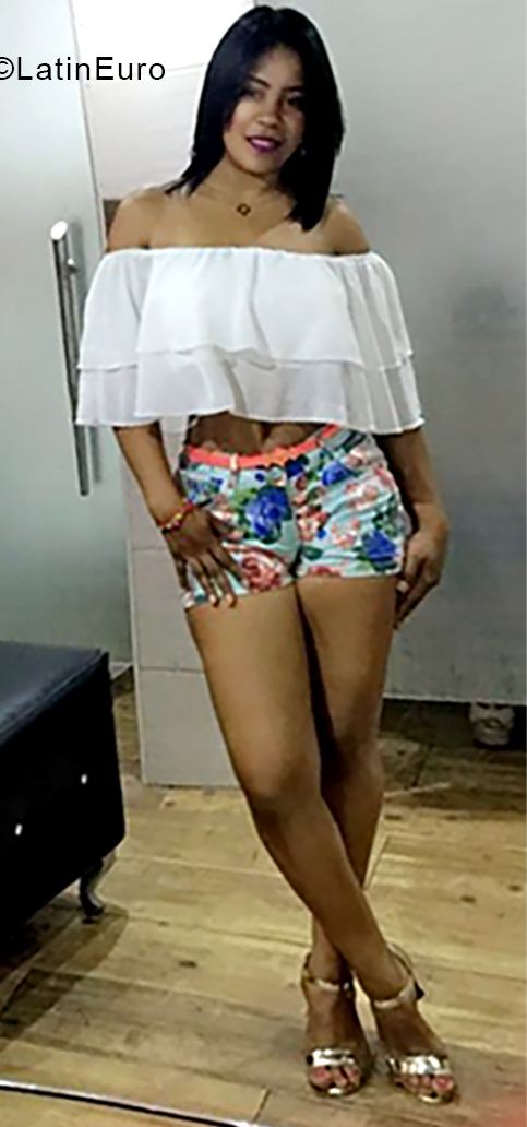 Date this sultry Dominican Republic girl Rosa from Santo Domingo DO40293