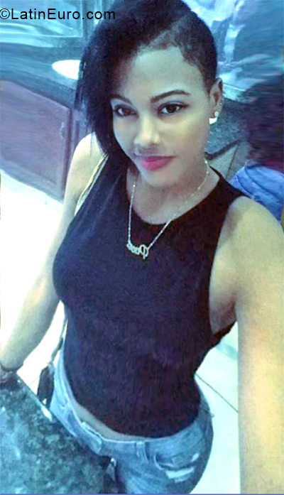 Date this beautiful Dominican Republic girl Franchesca from San pedro de Macoris DO33892