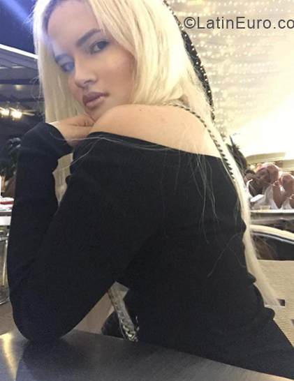Date this foxy Colombia girl Anastasia from Cali CO30121