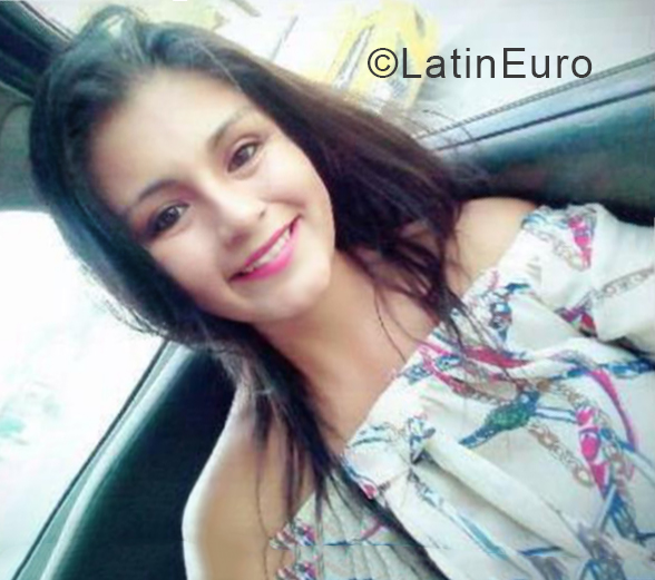 Date this happy Peru girl Luzmila from Piura PE1364