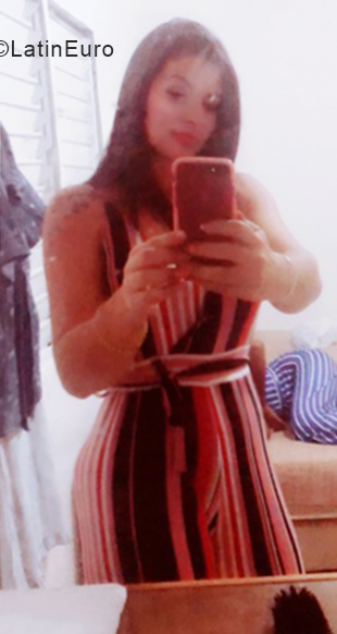 Date this gorgeous Cuba girl Yeni from Havana CU501