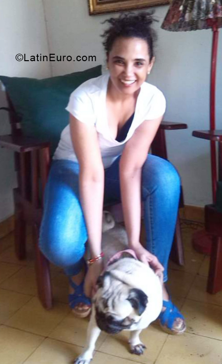 Date this athletic Dominican Republic girl Devorah from Manoguayabo DO55932